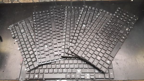 Lote com 10 Teclado de Notebook com defeito para retirar teclas